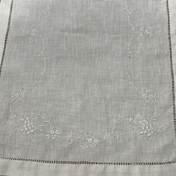 SET OF FOUR, 2 NAPKINS 2 PLACEMATS. - Picture 5 of 10